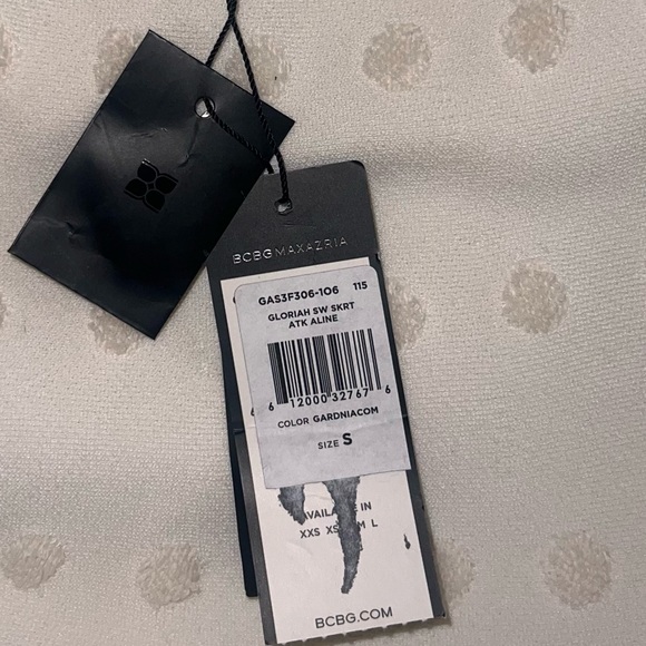 NWT BCBG MaxAzria white knitted skirt -Size S - Picture 3 of 6